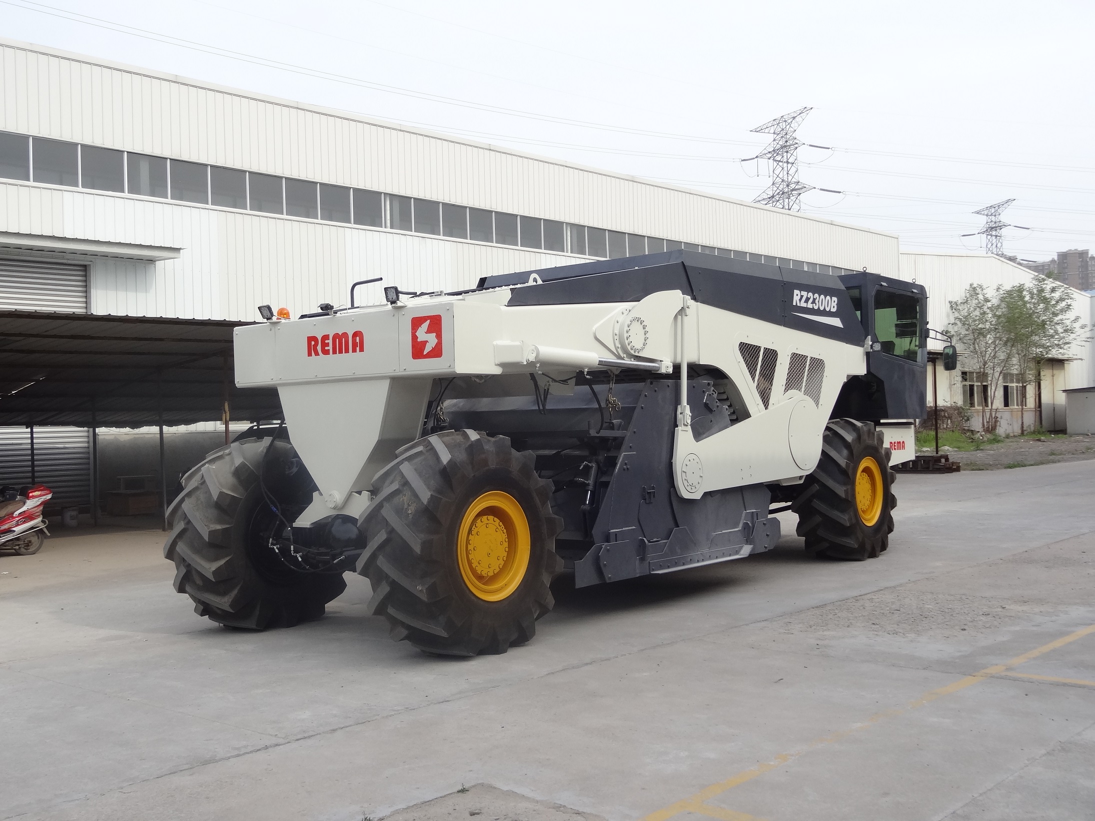 RZ2300B，邯鄲水穩(wěn)路基冷再生施工
